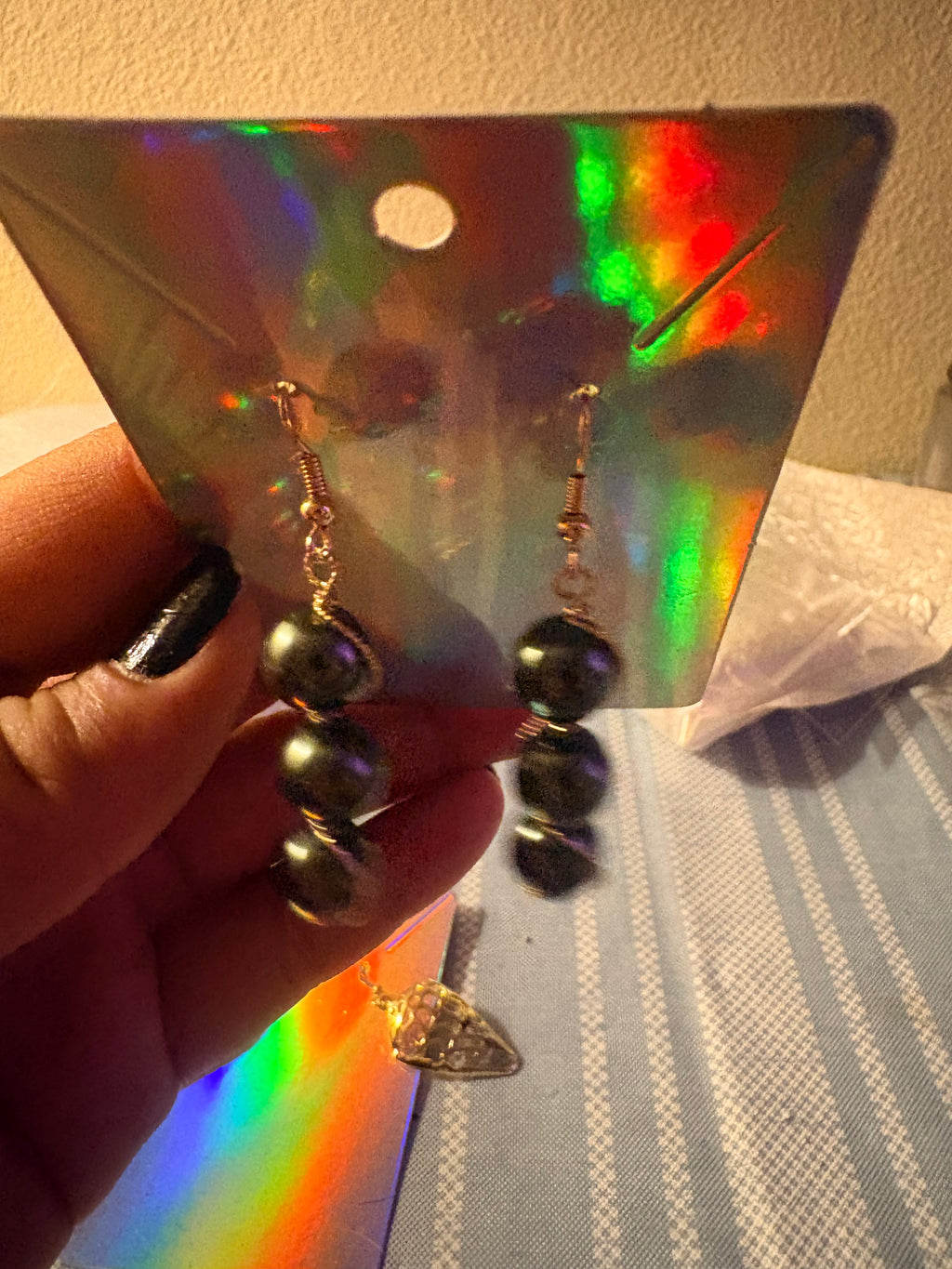 Pōhaku Kai Earrings 🌊🖤

Meaning: “Ocean Stone”